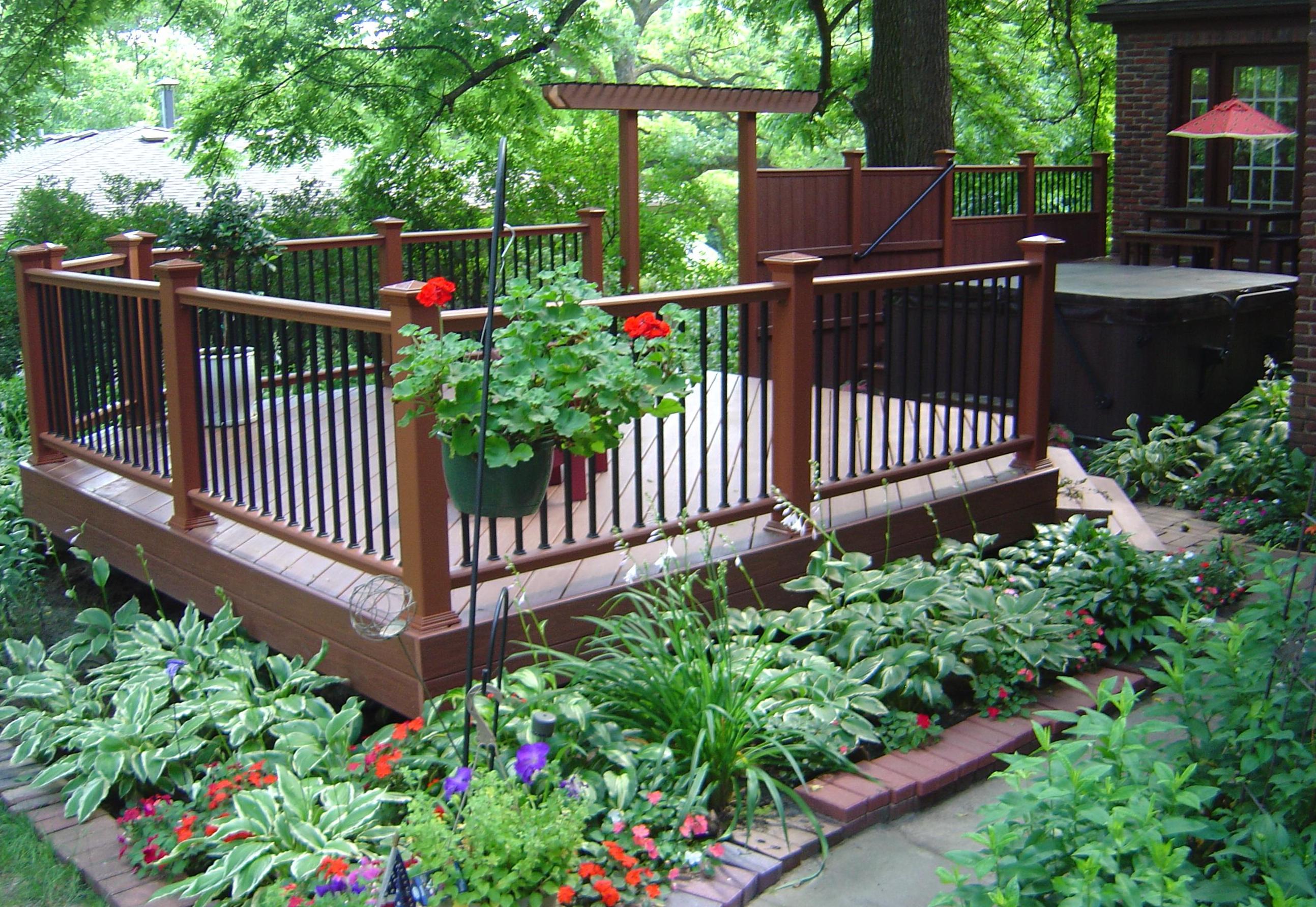 horizontal deck skirting | Deck skirting, Diy deck, Modern outdoor patio